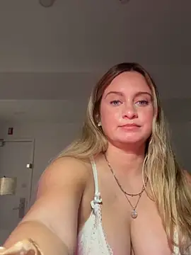 Sophie Raegan online show from March 5, 6:48 pm