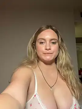 Sophie Raegan online show from April 22, 4:14 pm