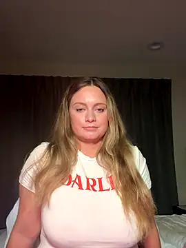 Sophie Raegan online show from December 17, 12:21 pm