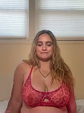Sophie Raegan online show from May 5, 6:11 pm