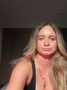 Sophie Raegan online show from December 16, 8:40 am