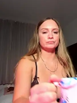 Sophie Raegan online show from January 11, 2:02 pm