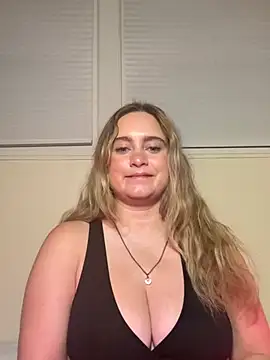 Sophie Raegan online show from May 6, 10:30 am