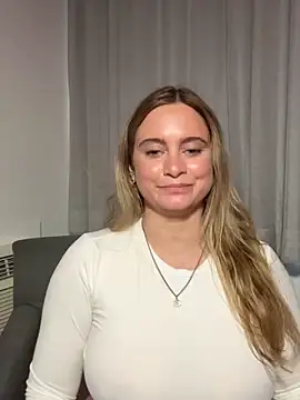 Sophie Raegan online show from April 7, 2:08 pm