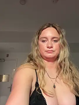 Sophie Raegan online show from March 15, 7:10 pm