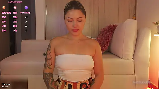 Snapshot of AyraSmith_ chatting on February 20, 10:59 pm AyraSmith online show from February 20, 10:59 pm