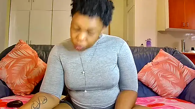 Snapshot of AfriGoddess21 chatting on February 14, 6:34 am AfriGoddess21 online show from February 14, 6:34 am