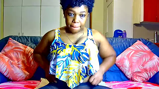 Snapshot of AfriGoddess21 chatting on February 13, 6:37 pm AfriGoddess21 online show from February 13, 6:37 pm