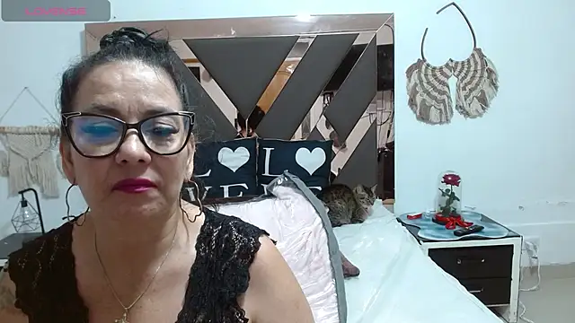 lindaesmeralda online show from March 20, 3:25 pm