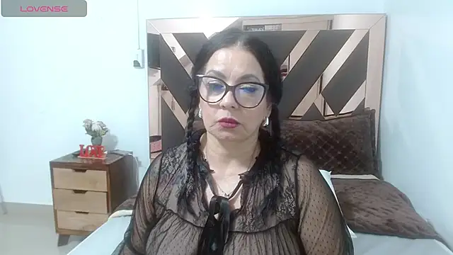 lindaesmeralda online show from April 15, 10:10 am