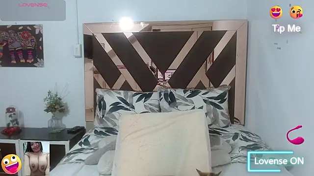 lindaesmeralda online show from September 10, 11:09 am