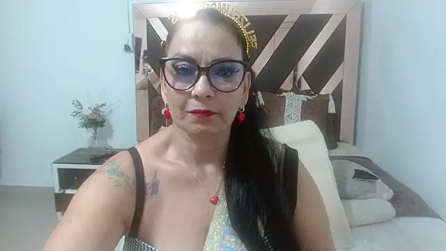 lindaesmeralda online show from November 2, 11:37 am