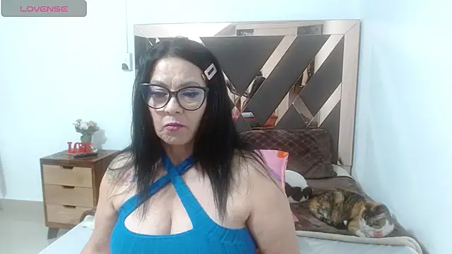 lindaesmeralda online show from April 7, 10:28 am