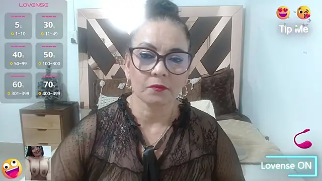lindaesmeralda online show from November 19, 12:05 pm