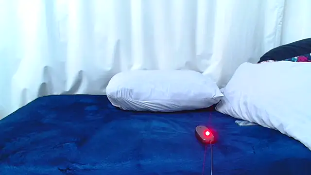 Snapshot of HotSmallTits chatting on October 20, 9:37 pm HotSmallTits online show from October 20, 9:37 pm