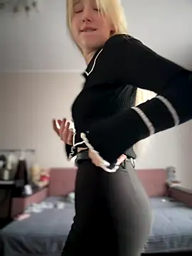 Snapshot of NikaMur chatting on November 10, 3:44 am NikaMur online show from November 10, 3:44 am