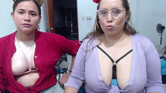 Snapshot of mademooms chatting on October 25, 3:38 am mademooms online show from October 25, 3:38 am