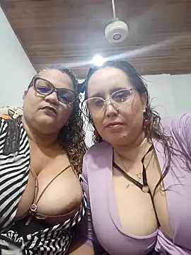 Snapshot of mademooms chatting on February 7, 1:57 am mademooms online show from February 7, 1:57 am