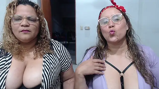 Snapshot of mademooms chatting on October 1, 2:49 am mademooms online show from October 1, 2:49 am