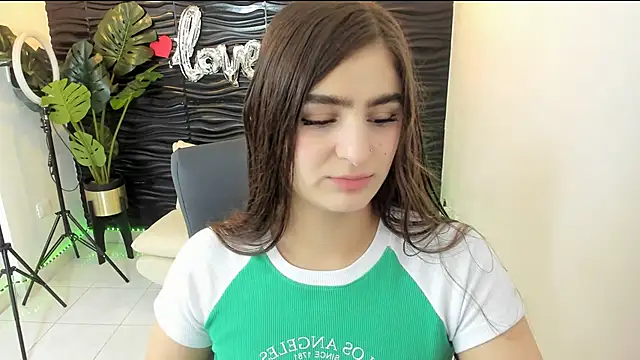 Snapshot of sofia_44 chatting on March 21, 1:12 pm sofia 44 online show from March 21, 1:12 pm