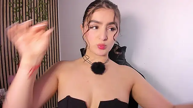 Snapshot of sofia_44 chatting on July 17, 7:00 pm sofia 44 online show from July 17, 7:00 pm