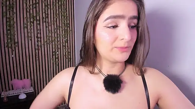 Snapshot of sofia_44 chatting on June 10, 2:51 pm sofia 44 online show from June 10, 2:51 pm