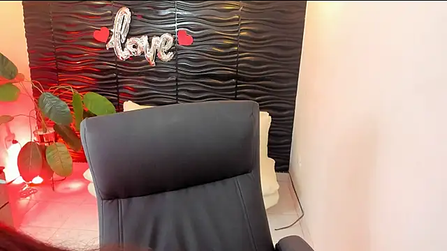 Snapshot of sofia_44 chatting on October 8, 1:23 pm sofia 44 online show from October 8, 1:23 pm