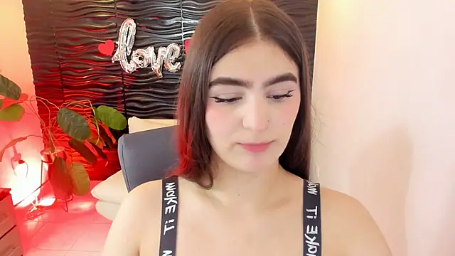 Snapshot of sofia_44 chatting on October 6, 1:45 pm sofia 44 online show from October 6, 1:45 pm