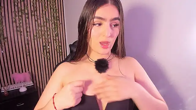 Snapshot of sofia_44 chatting on June 11, 2:14 pm sofia 44 online show from June 11, 2:14 pm