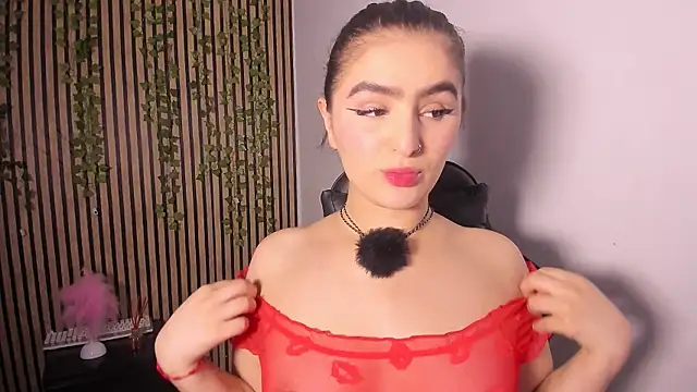 Snapshot of sofia_44 chatting on June 25, 5:51 pm sofia 44 online show from June 25, 5:51 pm