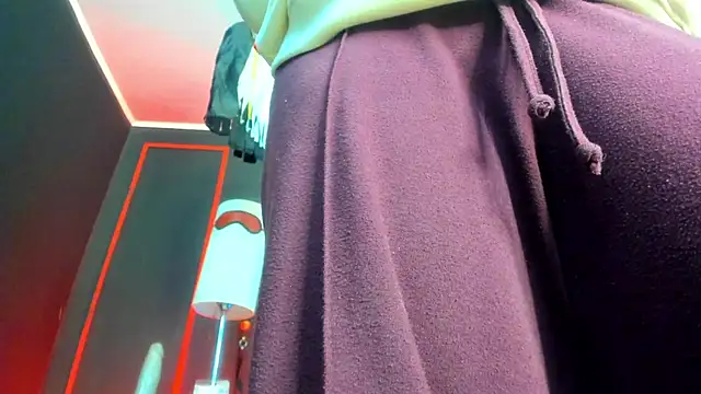 Snapshot of CharlotteScotte chatting on October 17, 12:07 pm CharlotteScotte online show from October 17, 12:07 pm