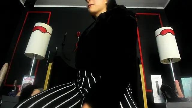 Snapshot of CharlotteScotte chatting on October 15, 12:13 pm CharlotteScotte online show from October 15, 12:13 pm