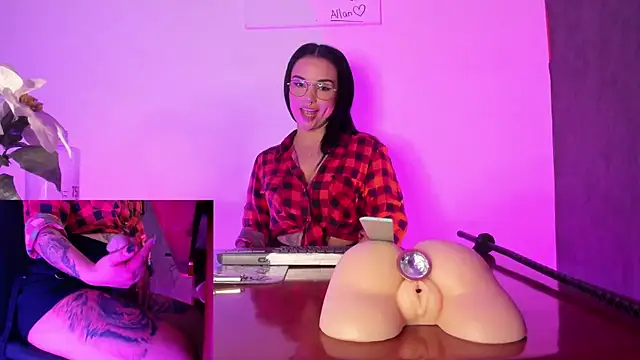 Snapshot of CharlotteScotte chatting on March 21, 3:02 pm CharlotteScotte online show from March 21, 3:02 pm