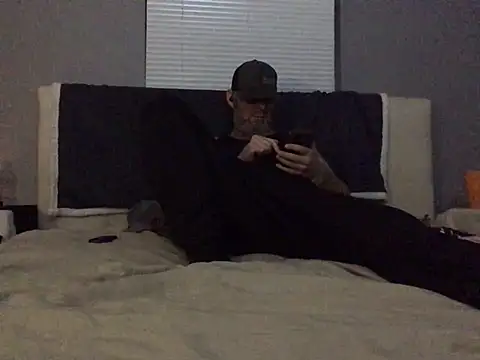 Snapshot of Cummerforyouu2 chatting on January 28, 3:36 am Cummerforyouu2 online show from January 28, 3:36 am