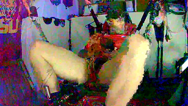 Snapshot of Cummerforyouu2 chatting on March 20, 9:43 am Cummerforyouu2 online show from March 20, 9:43 am