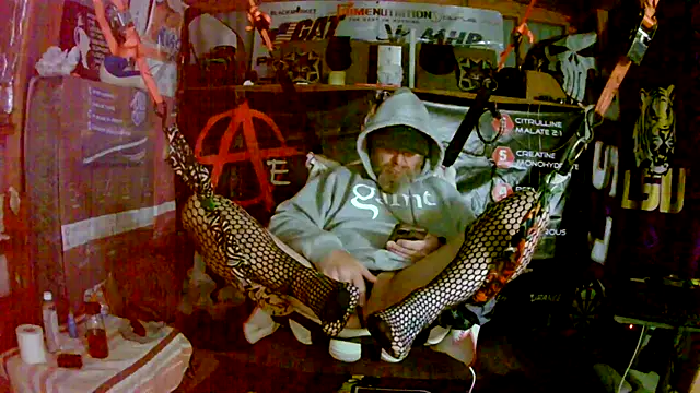 Snapshot of Cummerforyouu2 chatting on March 17, 7:22 am Cummerforyouu2 online show from March 17, 7:22 am