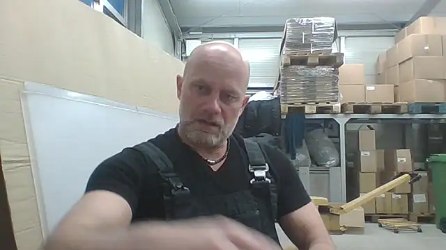 Snapshot of Boomerhun chatting on February 18, 5:27 am Boomerhun online show from February 18, 5:27 am