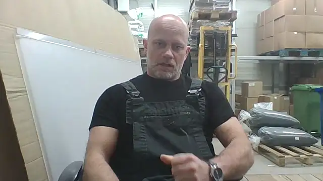 Snapshot of Boomerhun chatting on February 1, 5:27 am Boomerhun online show from February 1, 5:27 am