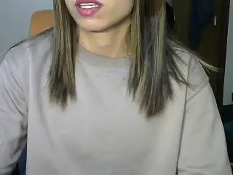 Snapshot of baby_doll2 chatting on December 21, 7:03 am baby doll2 online show from December 21, 7:03 am