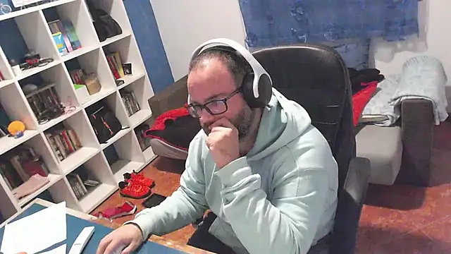 ravingr4d4 online show from December 3, 12:33 am