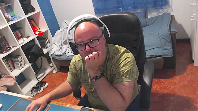 ravingr4d4 online show from May 20, 10:29 pm