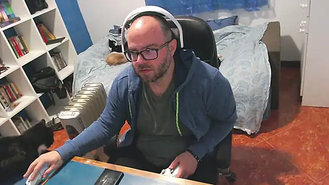 ravingr4d4 online show from February 11, 10:20 pm