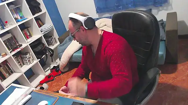 ravingr4d4 online show from April 8, 11:39 pm