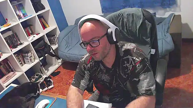 ravingr4d4 online show from April 28, 9:30 pm