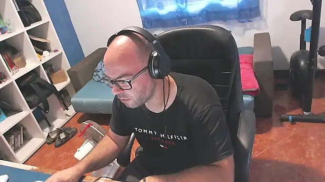 ravingr4d4 online show from September 10, 8:24 am