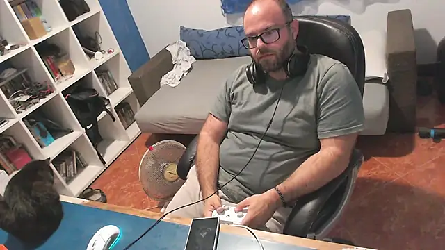 ravingr4d4 online show from October 1, 8:46 pm