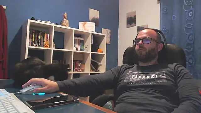 ravingr4d4 online show from March 18, 11:31 pm