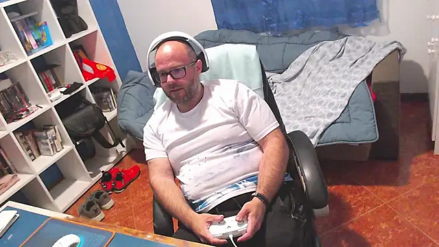 ravingr4d4 online show from May 12, 8:48 pm