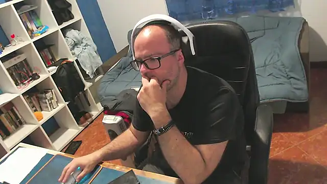 ravingr4d4 online show from March 31, 8:44 pm