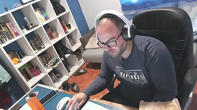 ravingr4d4 online show from November 11, 9:26 am